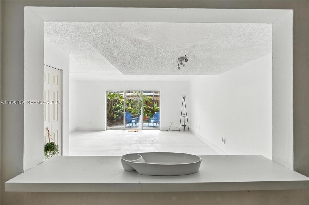 На продажу: $240,000 (2 спален, 1 ванн, 1330 Квадратных фут)