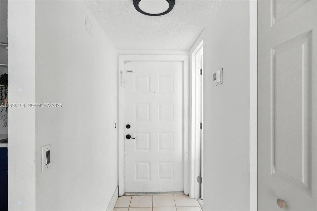 На продажу: $240,000 (2 спален, 1 ванн, 1330 Квадратных фут)