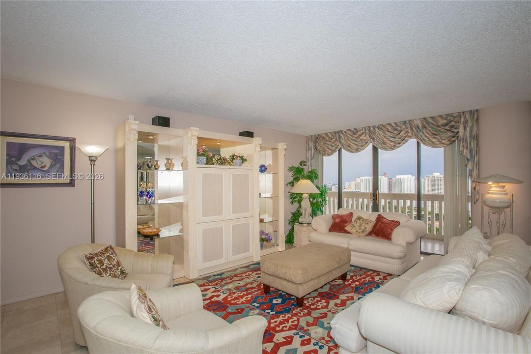 待售: $606,000 (3 贝兹, 2 浴室, 1520 平方英尺)