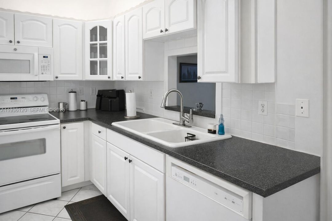 En Venta: $132,000 (1 camas, 1 baños, 830 Pies cuadrados)