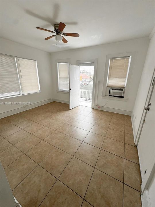 For Rent: $2,200 (2 beds, 1 baths, 3510 Square Feet)