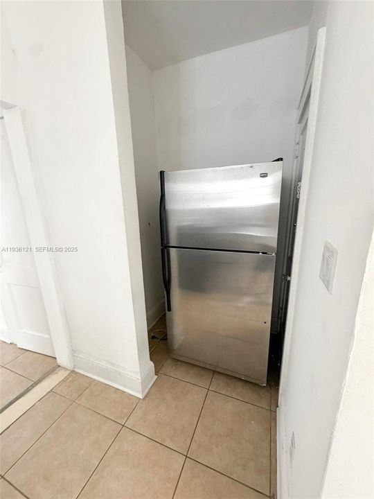 For Rent: $2,200 (2 beds, 1 baths, 3510 Square Feet)