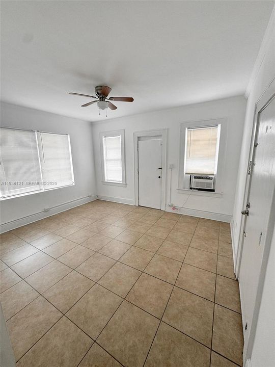 For Rent: $2,200 (2 beds, 1 baths, 3510 Square Feet)