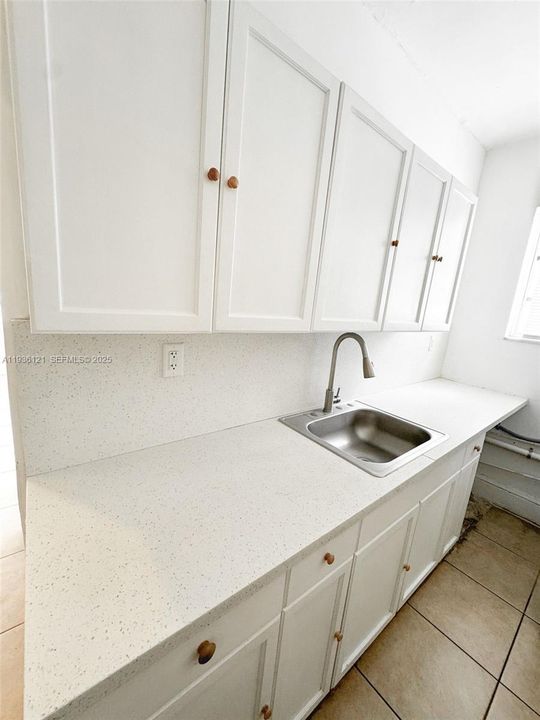 For Rent: $2,200 (2 beds, 1 baths, 3510 Square Feet)