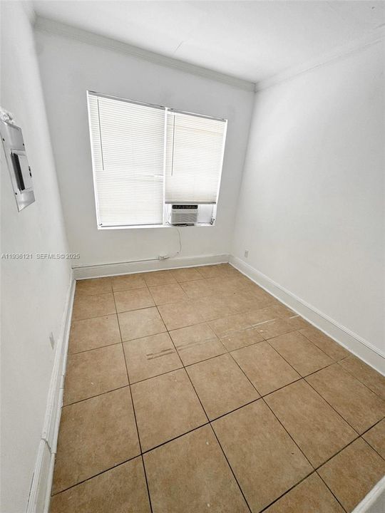 For Rent: $2,200 (2 beds, 1 baths, 3510 Square Feet)