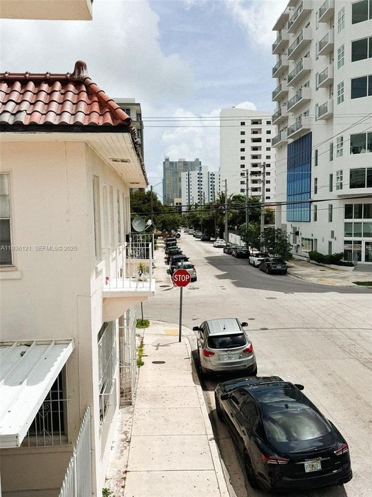 For Rent: $2,200 (2 beds, 1 baths, 3510 Square Feet)