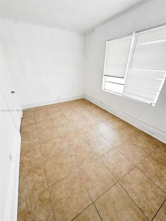 For Rent: $2,200 (2 beds, 1 baths, 3510 Square Feet)