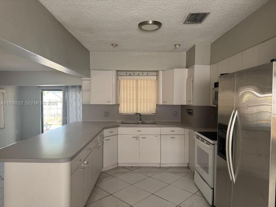 待售: $625,000 (4 贝兹, 3 浴室, 1725 平方英尺)