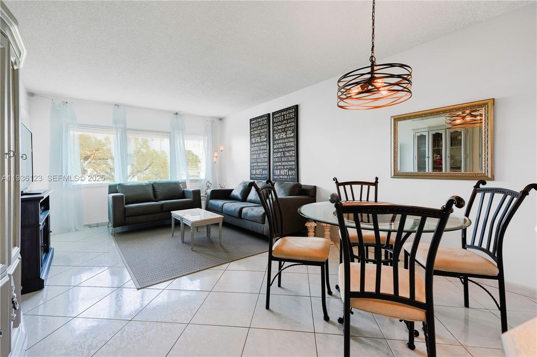 На продажу: $87,900 (1 спален, 1 ванн, 684 Квадратных фут)