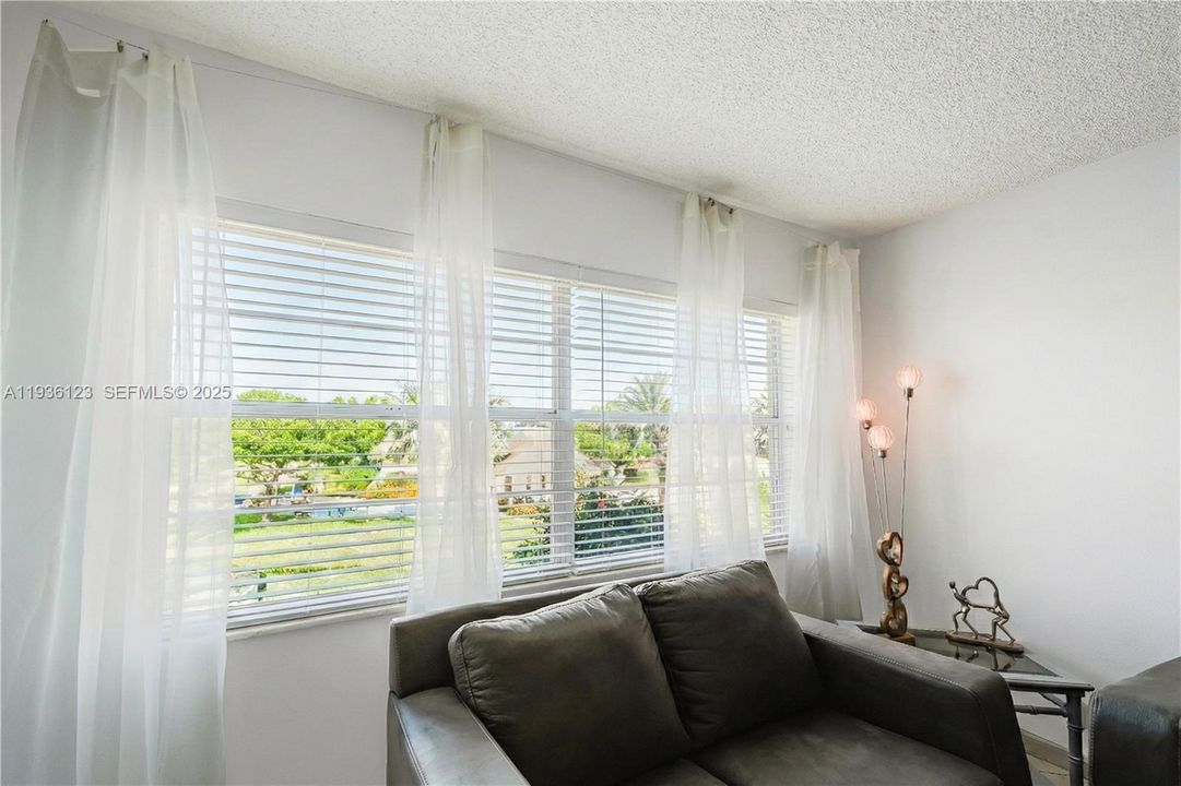 На продажу: $87,900 (1 спален, 1 ванн, 684 Квадратных фут)