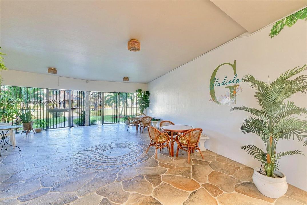 На продажу: $87,900 (1 спален, 1 ванн, 684 Квадратных фут)