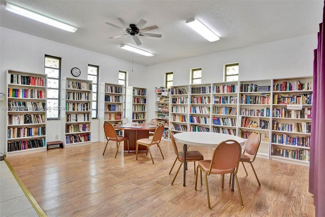 На продажу: $87,900 (1 спален, 1 ванн, 684 Квадратных фут)