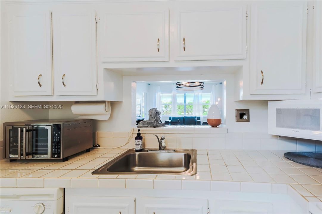 На продажу: $87,900 (1 спален, 1 ванн, 684 Квадратных фут)