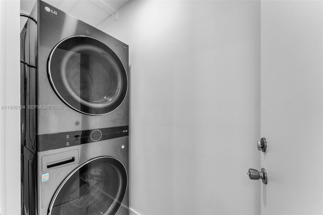 В аренду: $4,500 (4 спален, 2 ванн, 1882 Квадратных фут)