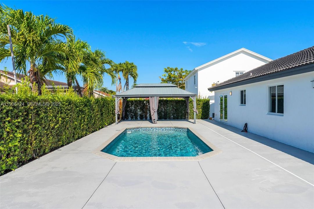 В аренду: $4,500 (4 спален, 2 ванн, 1882 Квадратных фут)