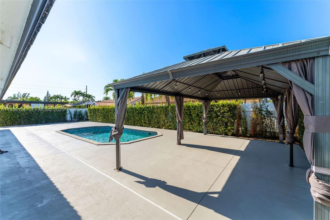 В аренду: $4,500 (4 спален, 2 ванн, 1882 Квадратных фут)