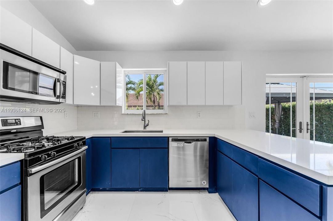 В аренду: $4,500 (4 спален, 2 ванн, 1882 Квадратных фут)