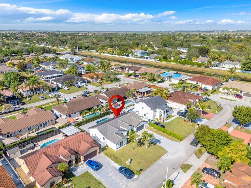 В аренду: $4,500 (4 спален, 2 ванн, 1882 Квадратных фут)