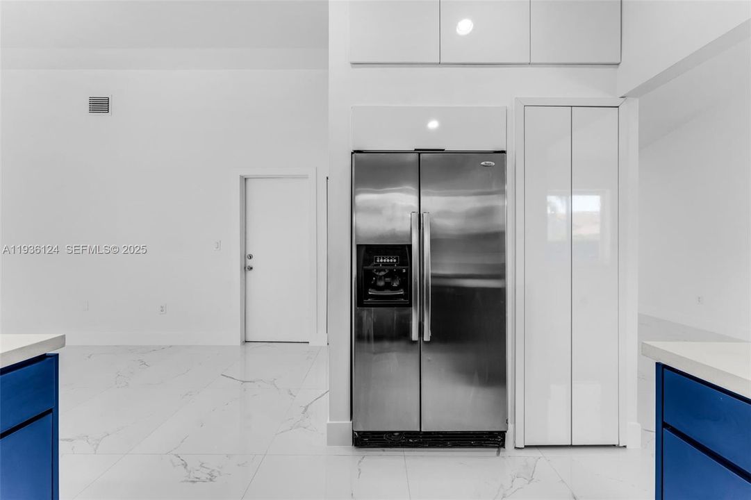 В аренду: $4,500 (4 спален, 2 ванн, 1882 Квадратных фут)