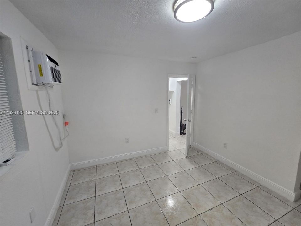Active With Contract: $1,500 (1 beds, 1 baths, 0 Square Feet)