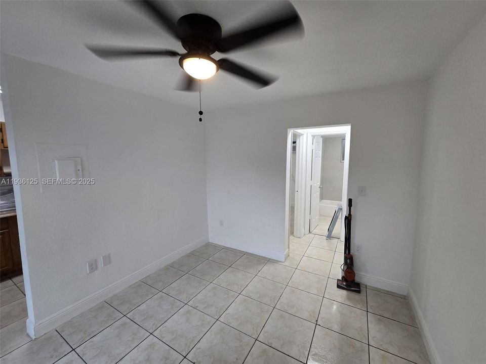Active With Contract: $1,500 (1 beds, 1 baths, 0 Square Feet)