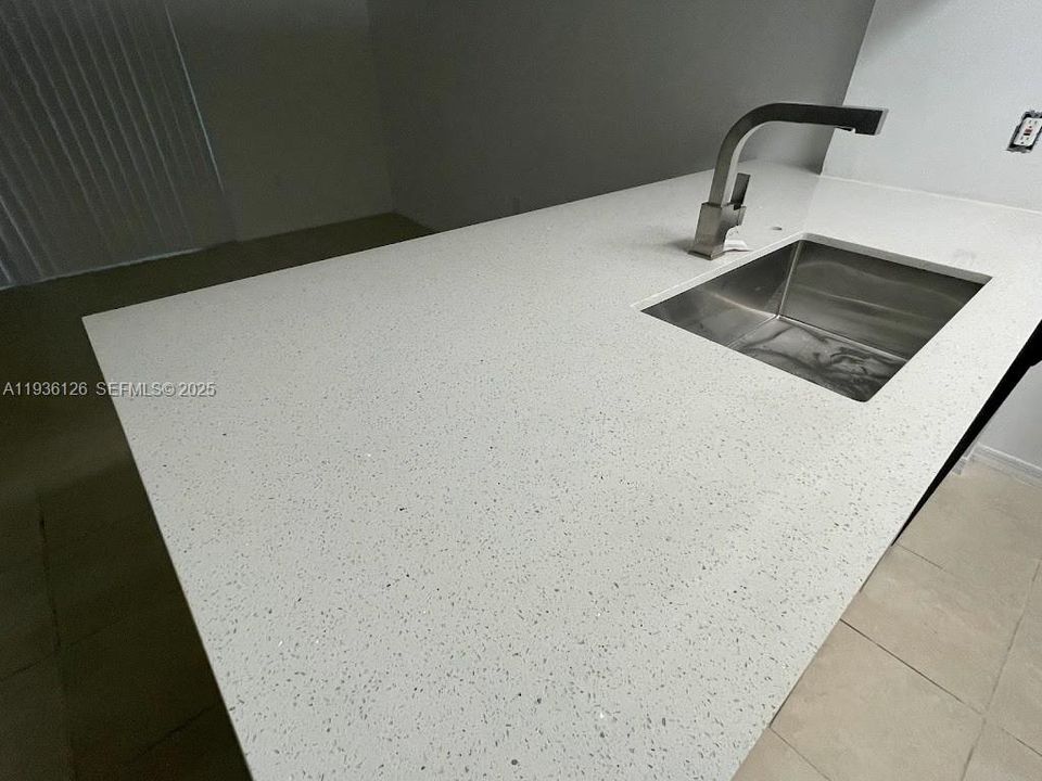 В аренду: $1,875 (1 спален, 1 ванн, 719 Квадратных фут)