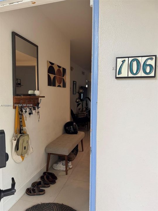 For Rent: $2,100 (2 beds, 2 baths, 860 Square Feet)