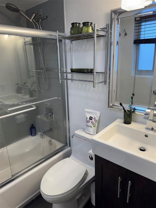 For Rent: $2,100 (2 beds, 2 baths, 860 Square Feet)