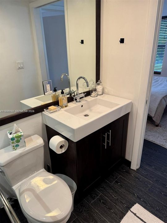 For Rent: $2,100 (2 beds, 2 baths, 860 Square Feet)