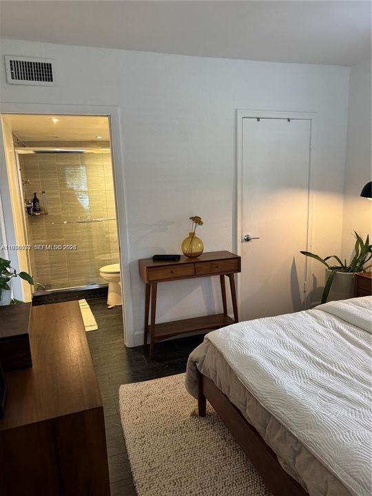 For Rent: $2,100 (2 beds, 2 baths, 860 Square Feet)