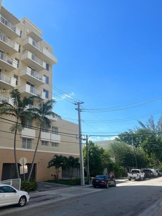 En Renta: $2,455 (2 camas, 2 baños, 800 Pies cuadrados)