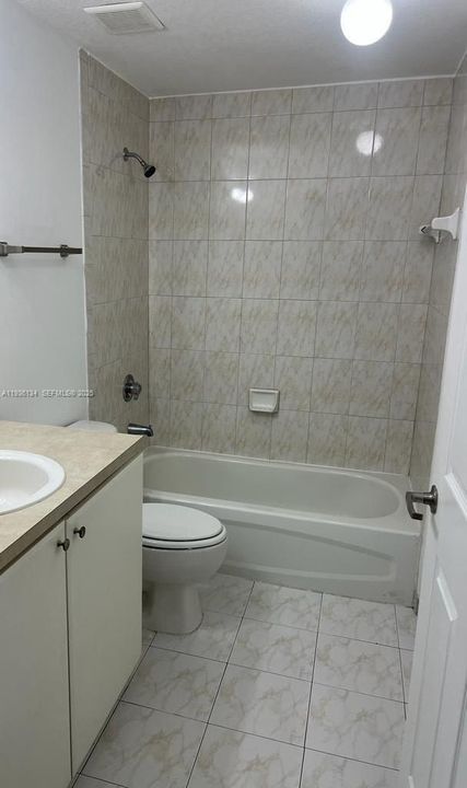 En Renta: $2,455 (2 camas, 2 baños, 800 Pies cuadrados)