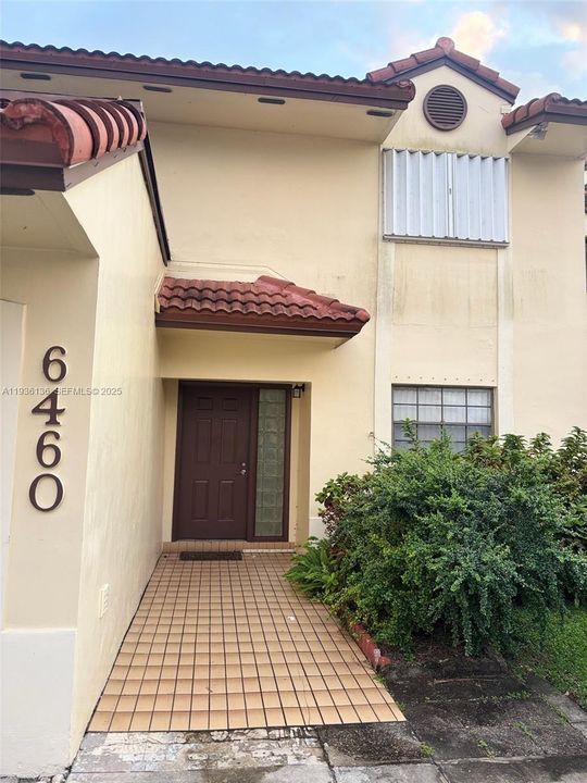 En Renta: $3,500 (4 camas, 2 baños, 1720 Pies cuadrados)