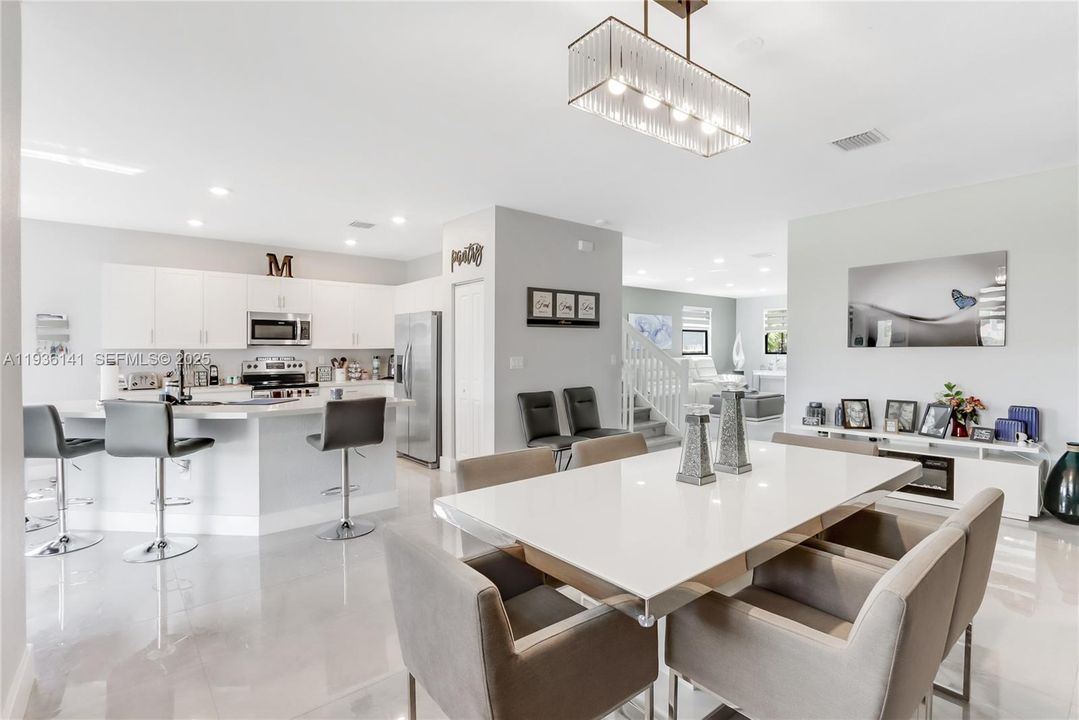 待售: $710,000 (5 贝兹, 3 浴室, 3252 平方英尺)