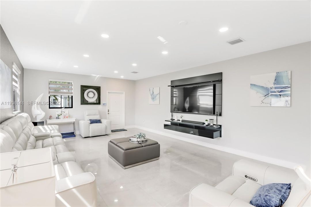 待售: $710,000 (5 贝兹, 3 浴室, 3252 平方英尺)