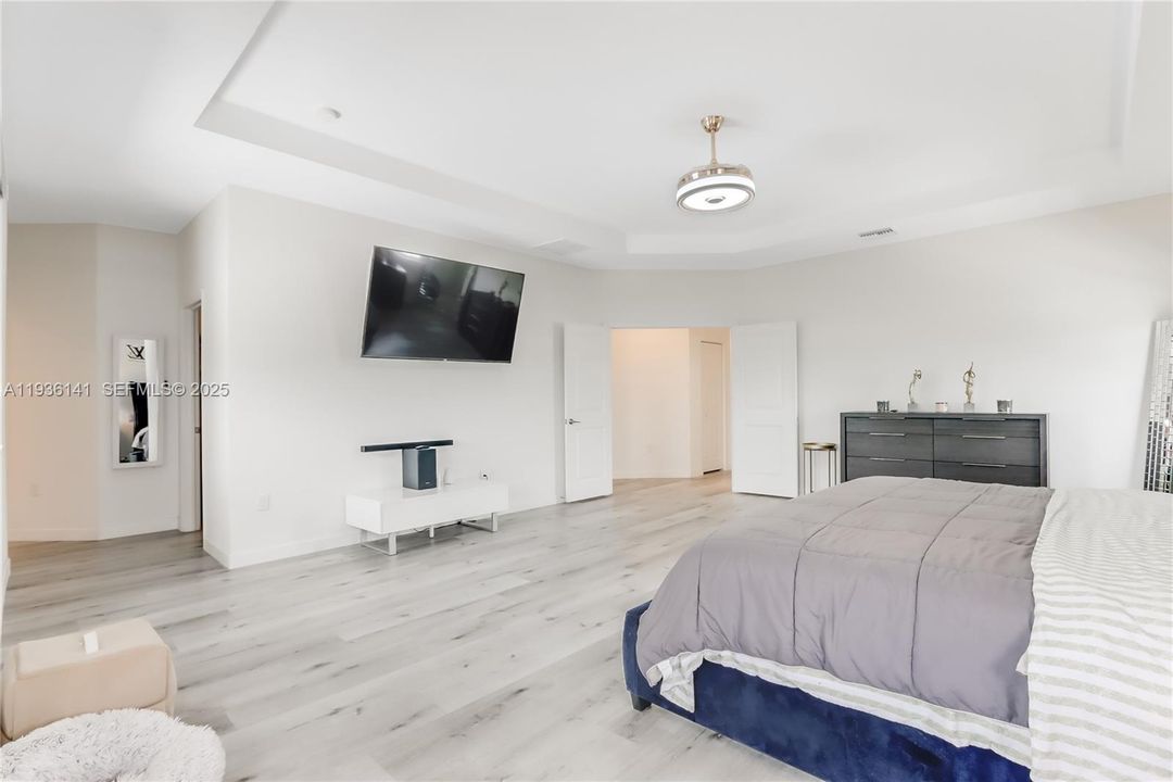 待售: $710,000 (5 贝兹, 3 浴室, 3252 平方英尺)