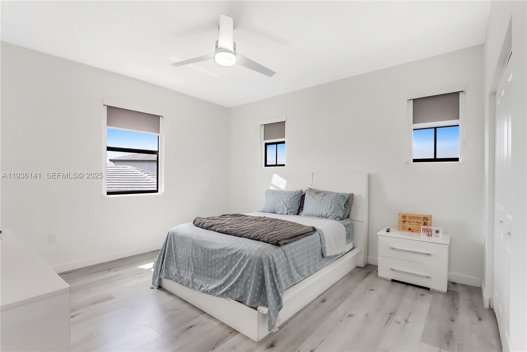 待售: $710,000 (5 贝兹, 3 浴室, 3252 平方英尺)