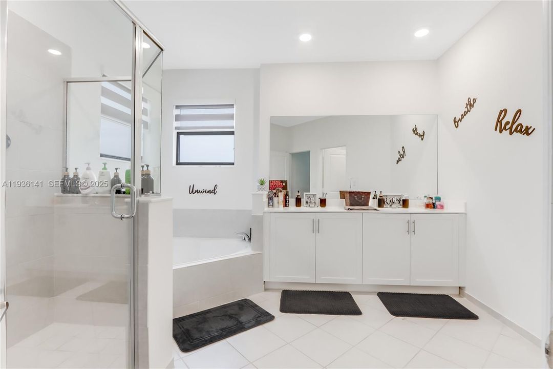 待售: $710,000 (5 贝兹, 3 浴室, 3252 平方英尺)