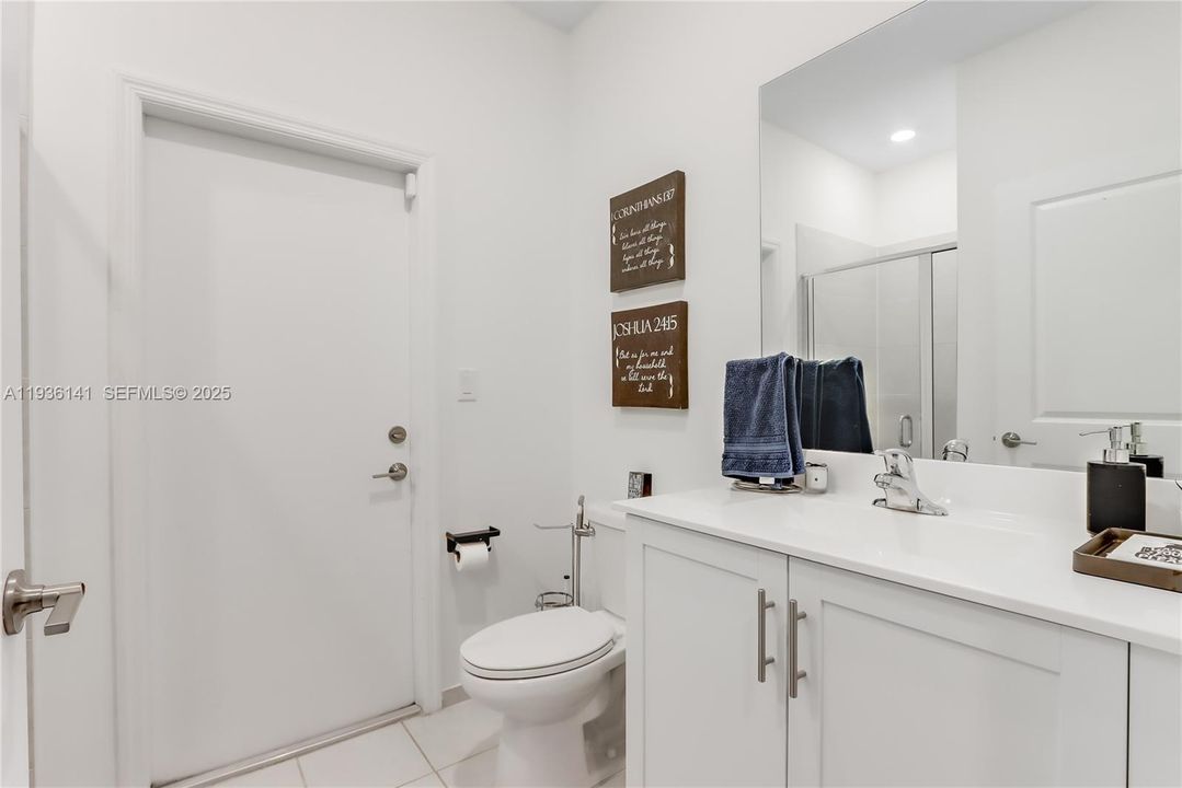 待售: $710,000 (5 贝兹, 3 浴室, 3252 平方英尺)