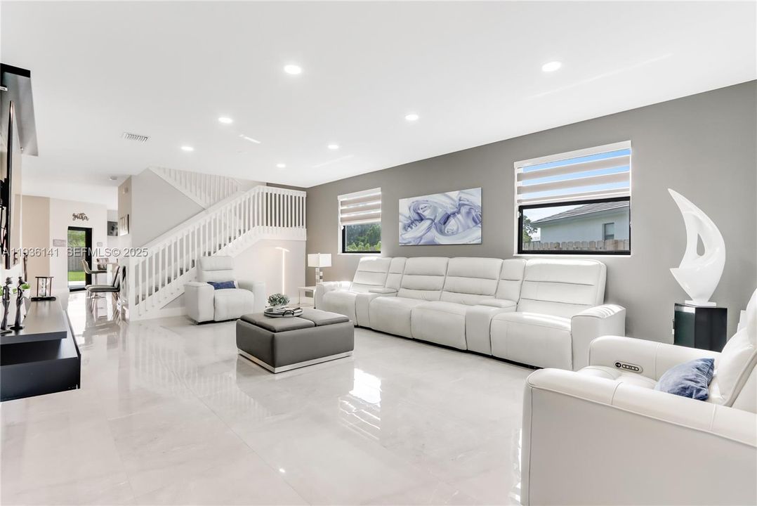 待售: $710,000 (5 贝兹, 3 浴室, 3252 平方英尺)