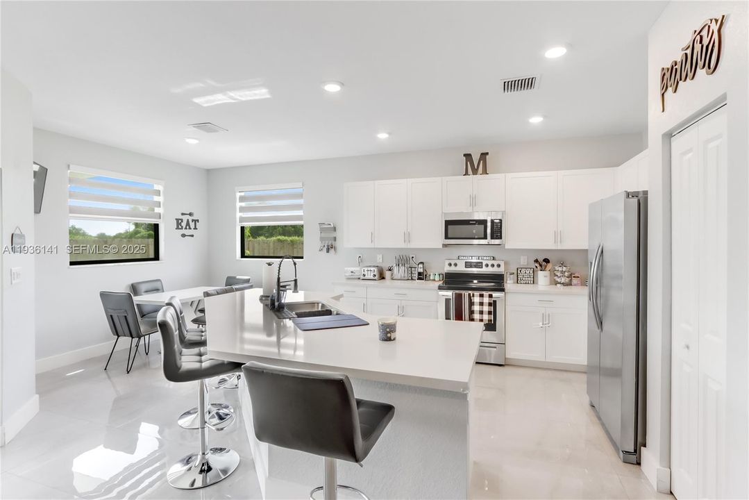 待售: $710,000 (5 贝兹, 3 浴室, 3252 平方英尺)