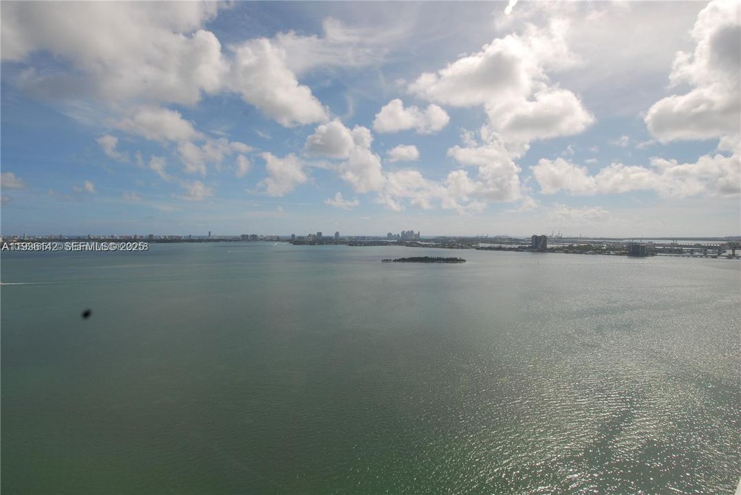 For Rent: $5,600 (2 beds, 3 baths, 1137 Square Feet)