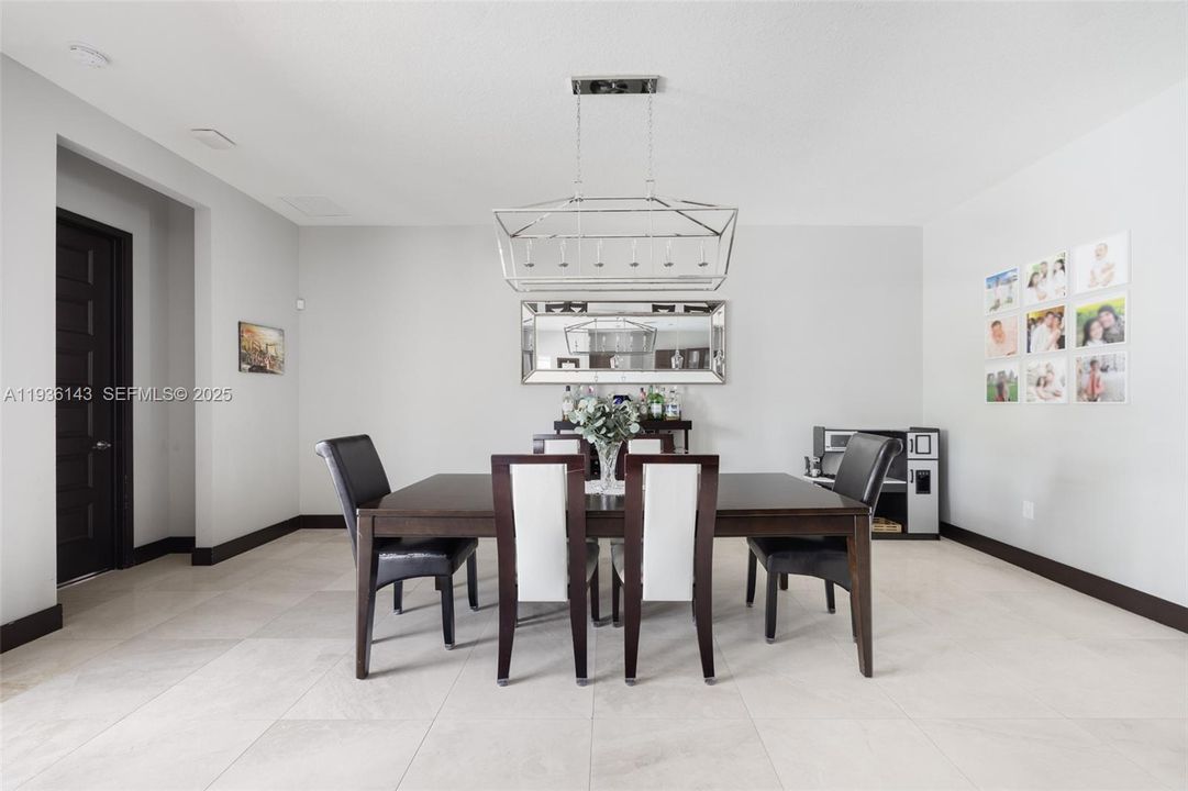 待售: $1,099,999 (3 贝兹, 2 浴室, 2214 平方英尺)