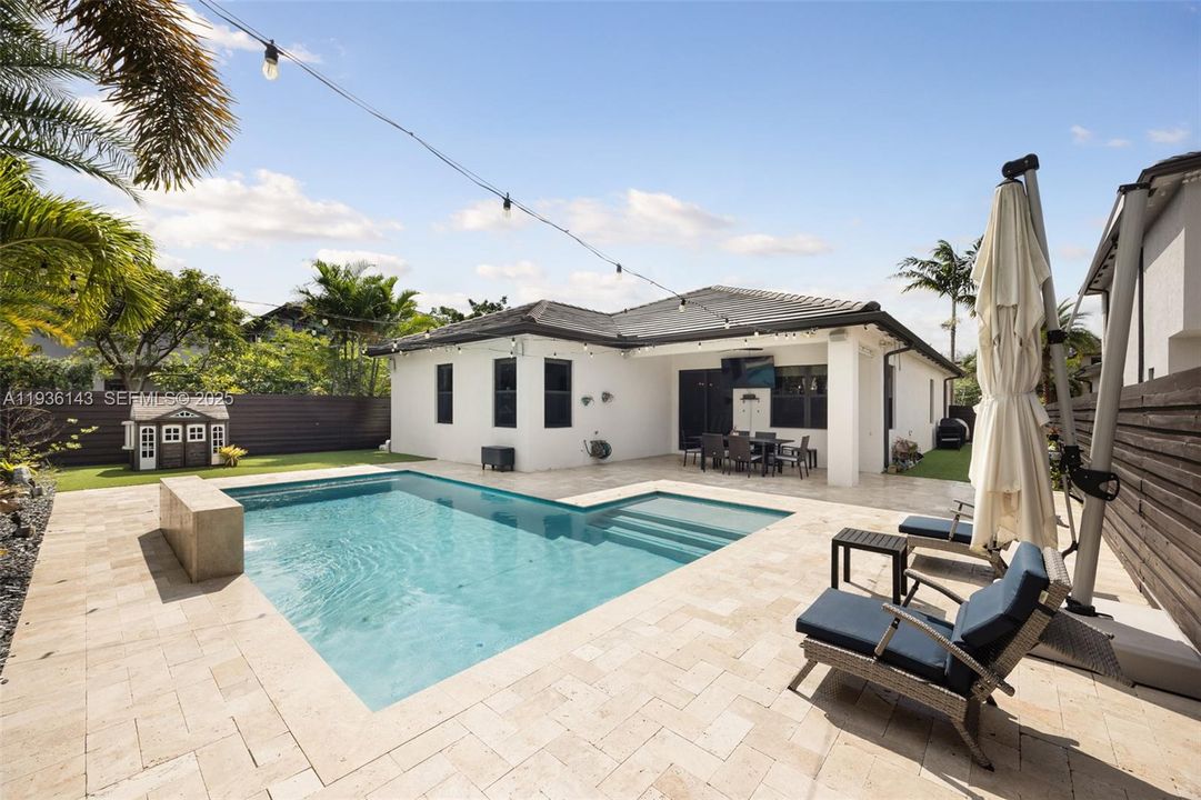 待售: $1,099,999 (3 贝兹, 2 浴室, 2214 平方英尺)