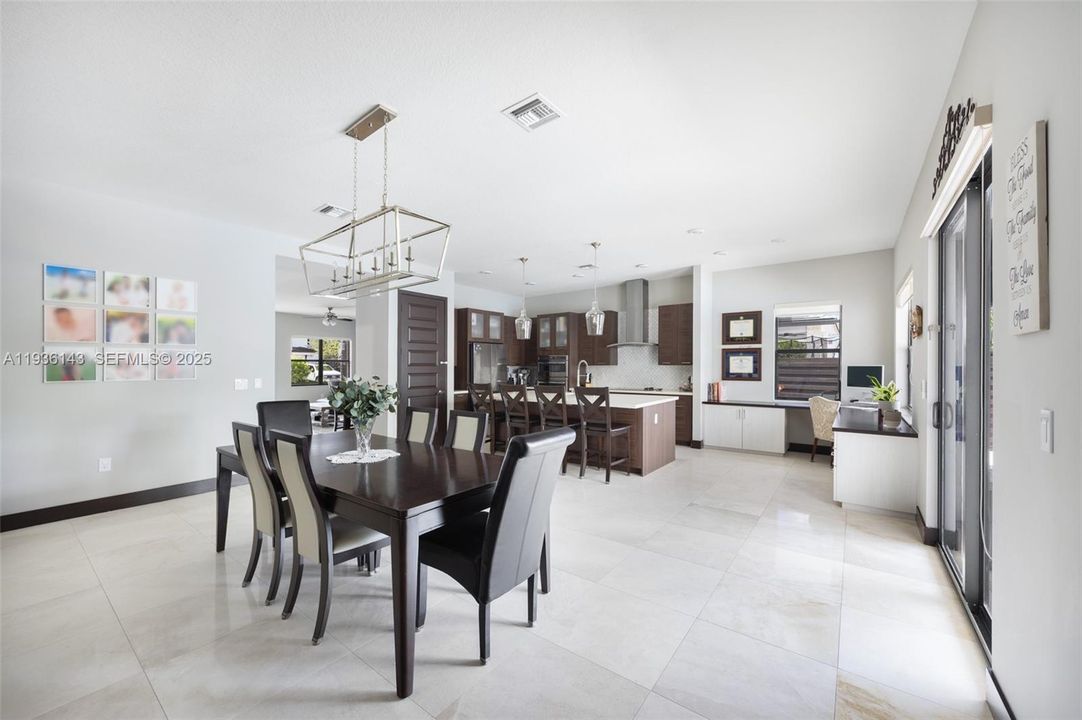 待售: $1,099,999 (3 贝兹, 2 浴室, 2214 平方英尺)