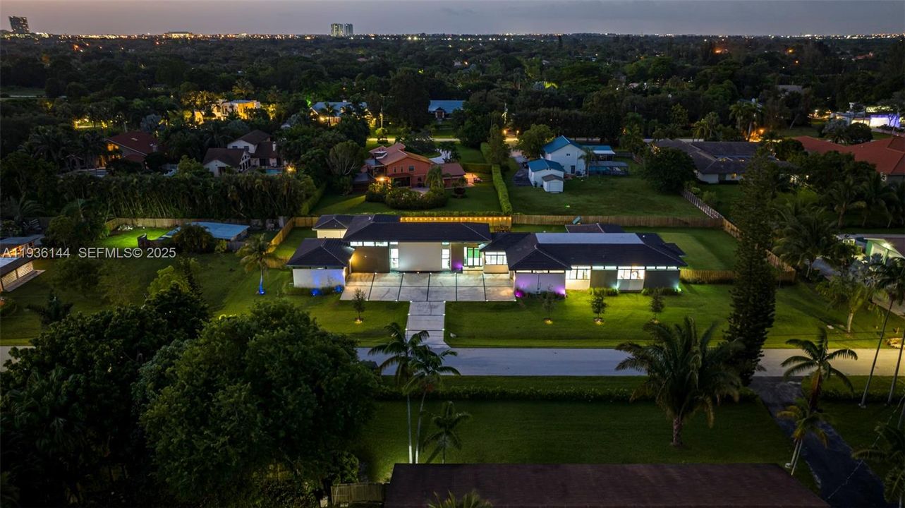 En Renta: $24,995 (8 camas, 7 baños, 5231 Pies cuadrados)