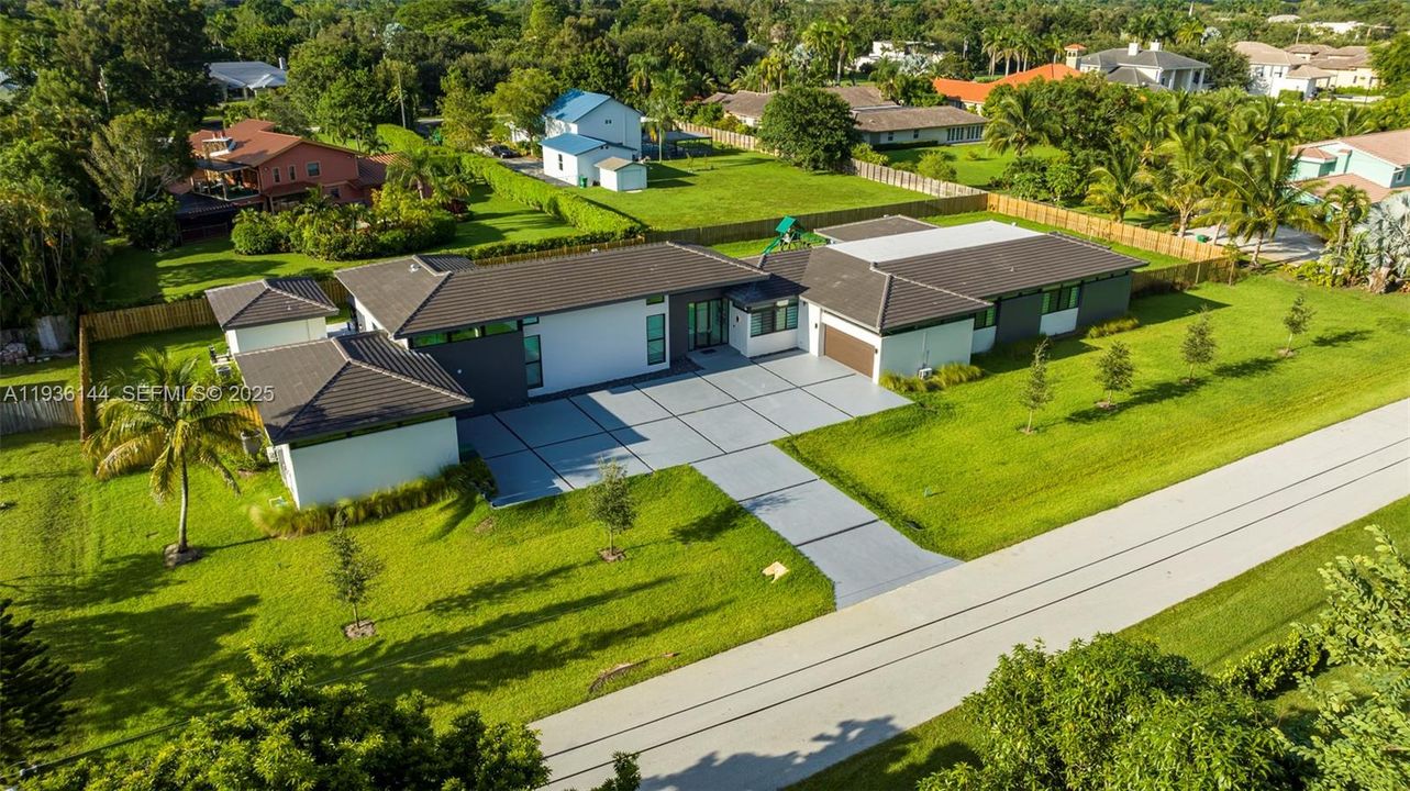 En Renta: $24,995 (8 camas, 7 baños, 5231 Pies cuadrados)