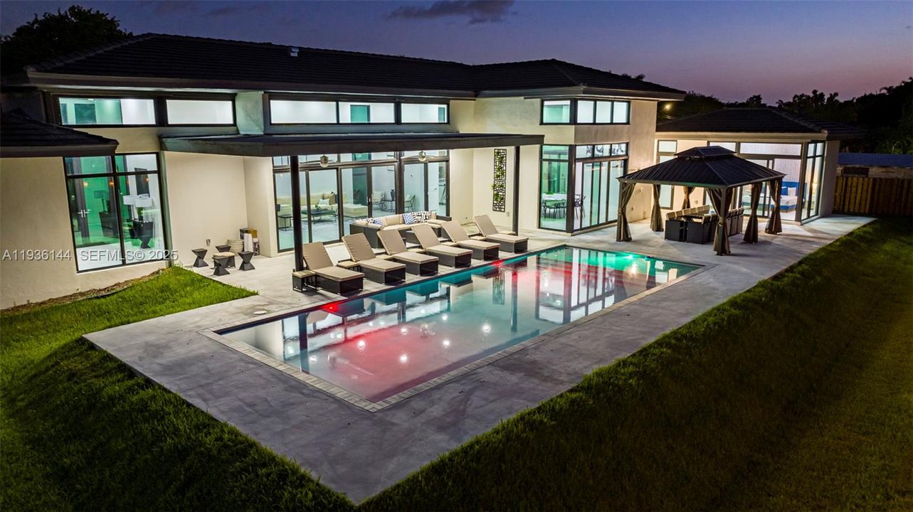 En Renta: $24,995 (8 camas, 7 baños, 5231 Pies cuadrados)