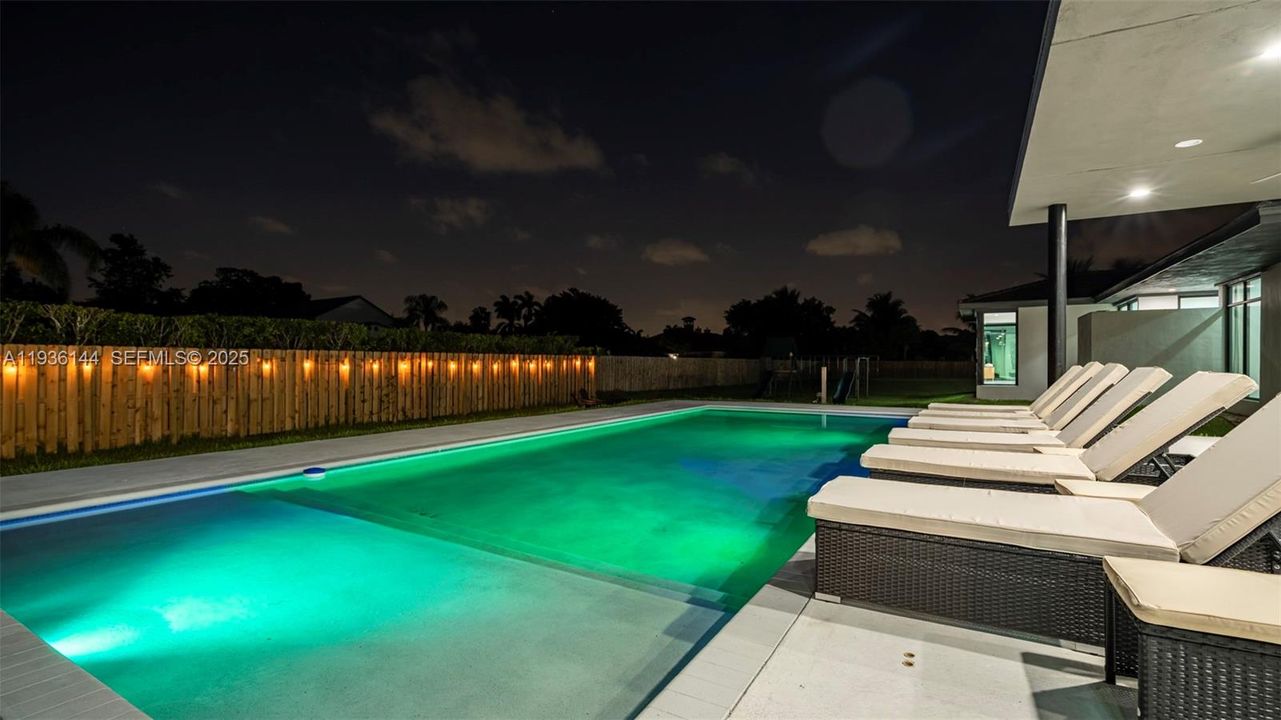 En Renta: $24,995 (8 camas, 7 baños, 5231 Pies cuadrados)