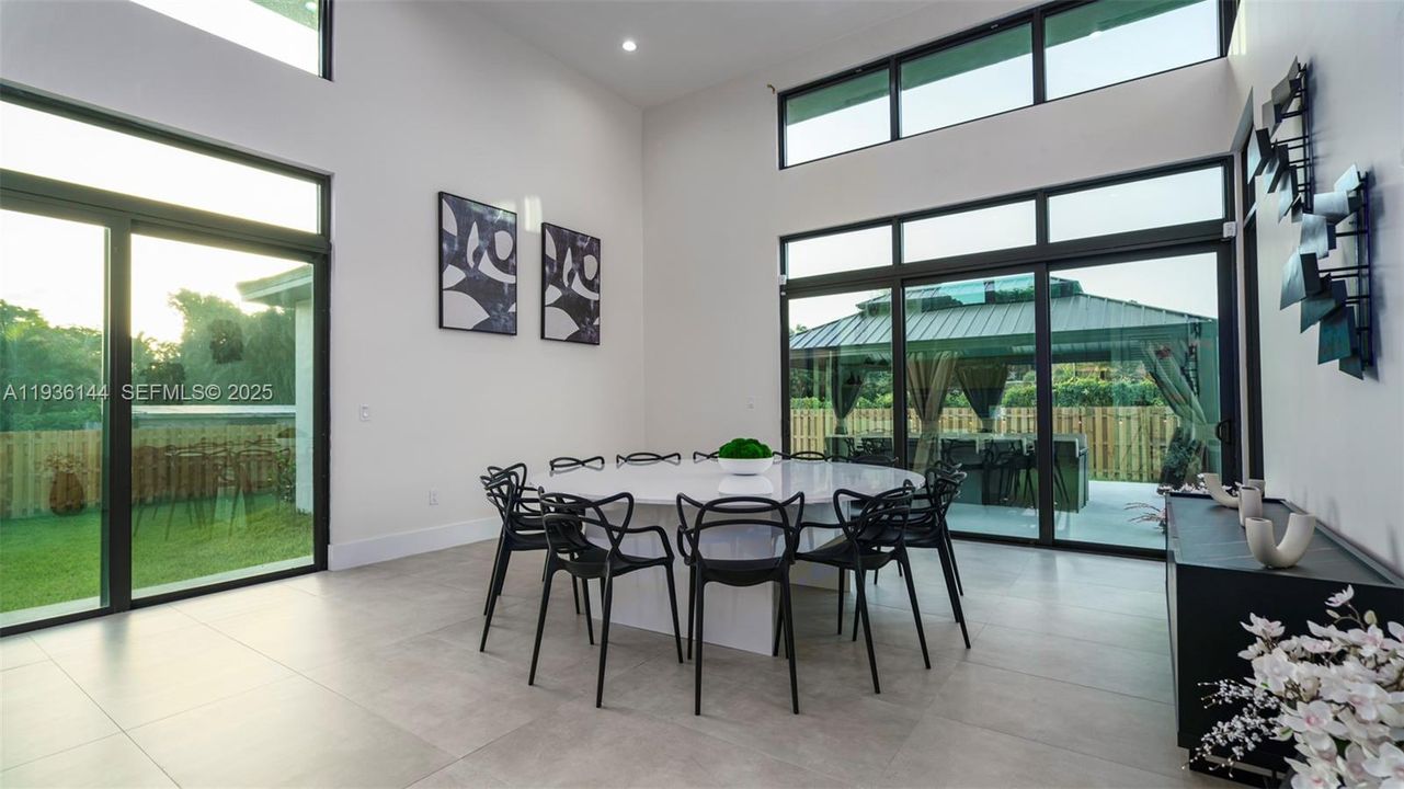 En Renta: $24,995 (8 camas, 7 baños, 5231 Pies cuadrados)